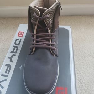 Mens size 11 Boot NIB